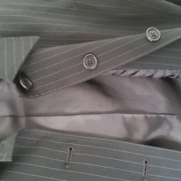 Isaac Mizrahi Black Pin striped jacket Size Medium with gray lining - Picture 4 of 4